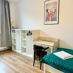 公寓 3 Rooms, Free Parking, 25 Min To Duesseldorf, 200 Mbps Wlan