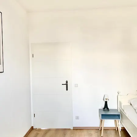 3 Rooms, Free Parking, 25 Min To Duesseldorf, 200 Mbps Wlan Apartment Duisburg